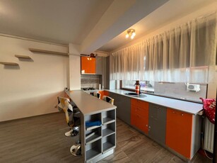 Vanzare Apartament cu 3 camere zona Metalurgiei