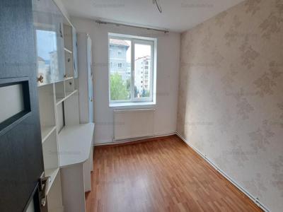 APARTAMENT 3 CAMERE DECOMANDAT