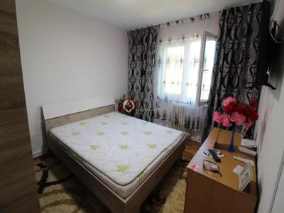 Vand apartament 2 camere in Hunedoara, zona Penny-Pinilor, etaj 2