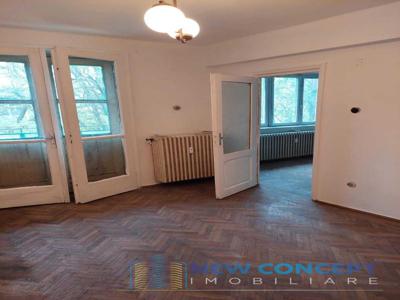 Apartament de vanzare cu 3 camere- Zona Bucsinescu