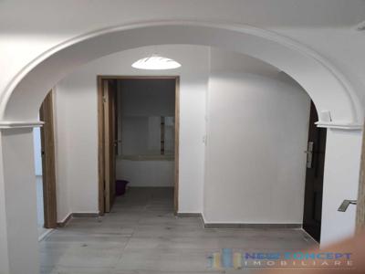 Vanzare apartament renovat 2 camere zona Alexandru