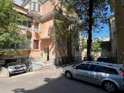 Apartament 4 camere Piata Victoriei, Sevastopol