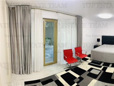 Apartament cu 4 camere de vanzare, Bulevardul Marasesti - Curte 277 Mp + 4 locuri de parcare