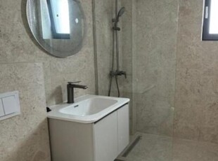 2 cam, parter-pt. birouri/spatiu de locuit. Pret 350€/lunar