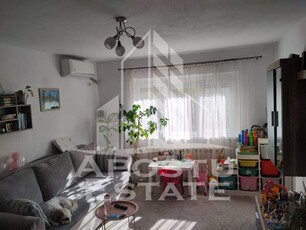 Apartament 3 camere, etaj intermediar, centrala proprie, zona Aradului