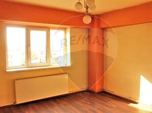 Apartament cu 3 camere de vanzare/ Strada 1 Decembrie/ Sighet