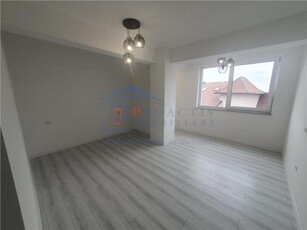 Apartament cu 4 camere, Etaj Intermediar, Marasesti, 4c957