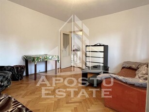 Apartament trei camere decomandat etaj intermediar