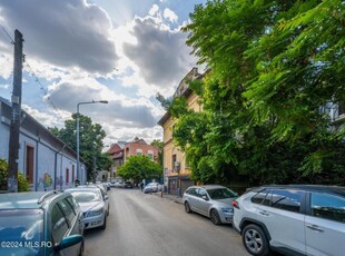 Casa deosebita aproape de Piata Romana,5 camere,168 mp total utili