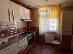 De inchiriat apartament, 4 camere, decomandat, 79 mp, Central, , Cod 156767