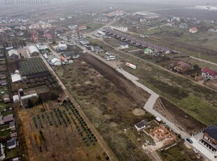 Loturi teren intravilan Miroslava, la strada principala.