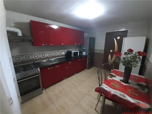 Apartament 3 camere, zona Liceul Economic, de vanzare