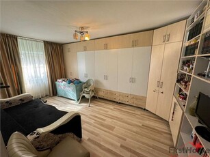 Apartament 3 camere , zona Liceul Pedagogic, etaj 3, mobilat si utilat