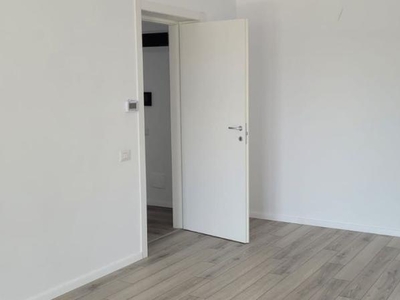 Apartament 3 camere pozitie foarte buna fata de metrou