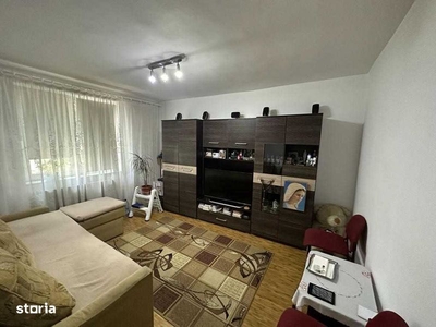 Vanzare apartament cu 3 camere decomandate in Gruia!