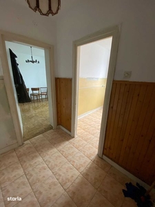 De Vanzare Apartament 3 camere Zona JIULUI