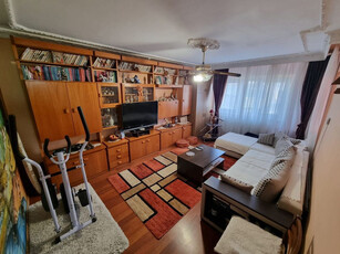 Anda-apartament 3 camere decomandat cu gaze