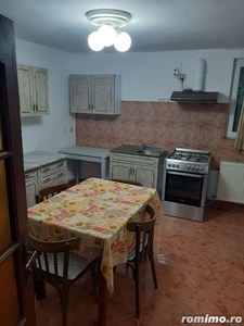 Casa cu 4 camere in zona Ghirodei la 500 euro