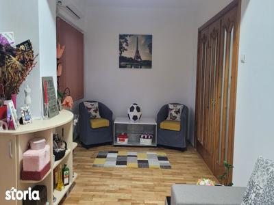 Persoană fizică vând apartament 3 cam decomandat , zona bucium OMV ,