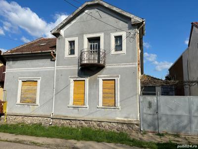 Vand ( inchiriez) casa mare in Parneava.st.1.200 mp,P+1