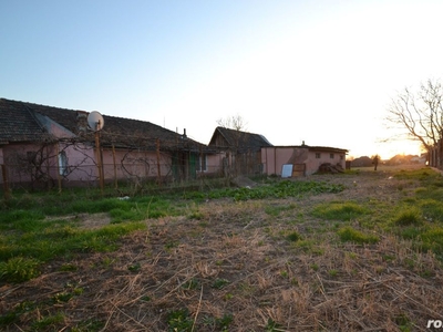 2191 mp teren cu casa demolabila, Becicherecu Mic, 15 km de Timisoara, 26 eu mp