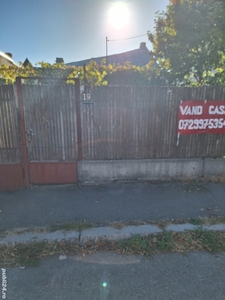 Vand 2 corpuri de casa