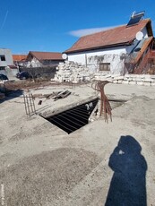 Vând constructie demisol casa Preajba