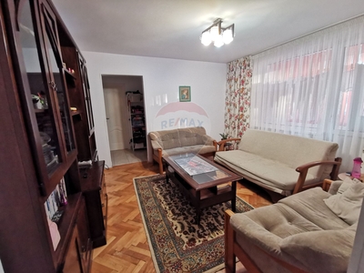 Apartament 3 camere vanzare in bloc de apartamente Piatra-Neamt, Darmanesti