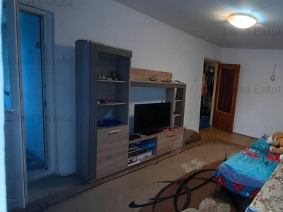 Apartament cu 3 camere (5 minute de metrou Gorjului)