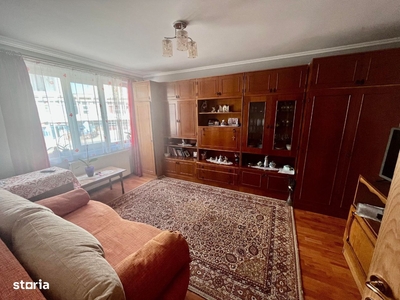 Se vinde apartament cu 2 camere langa scala et.1