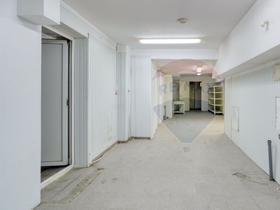 Spatiu comercial 197 mp vanzare in Bloc de apartamente, Brasov, Centrul Civic