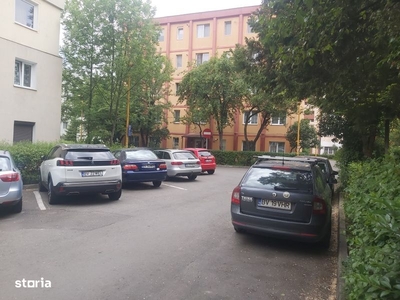 Persoana fizica, vand apartament pe strada Aurel Vlaicu zona OMV