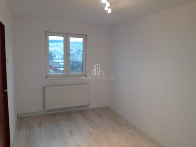 Apartament 2 camere,renovat, Zona Dambu