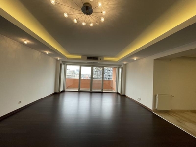 APARTAMENT CU 4 CAMERE, ULTRA-CENTRAL, RENOVAT SI FOARTE SPATIOS