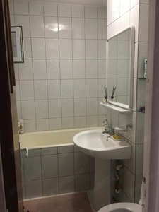 Închiriez apartament 3 camere