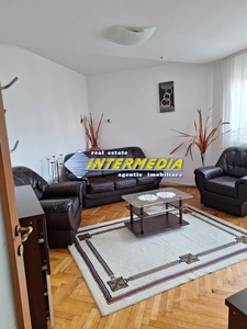 Apartament 2 camere de inchiriat in Alba Iulia zona CETATE M-uri vedere parc