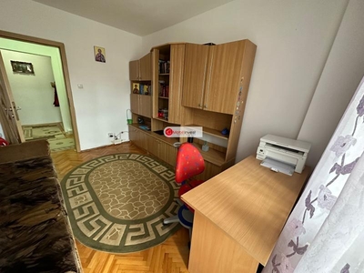 Apartament 3 camere, 2 bai, etaj 3/4, zona Cetate- Mercur