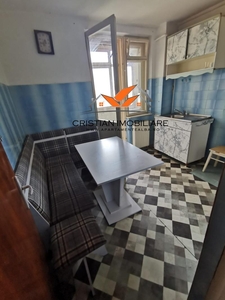 Apartament 3 camere decomandat , etaj 2, Centru!