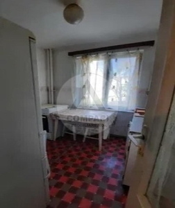 Apartament 3 camere decomandat etaj 2 Dambovita