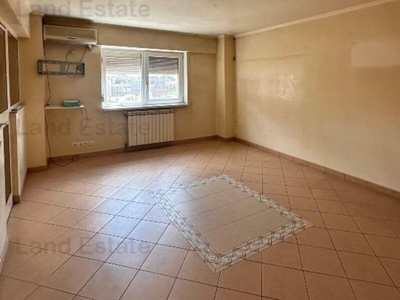 Apartament 4 camere Calea Calarasilor, 4 camere cu centrala