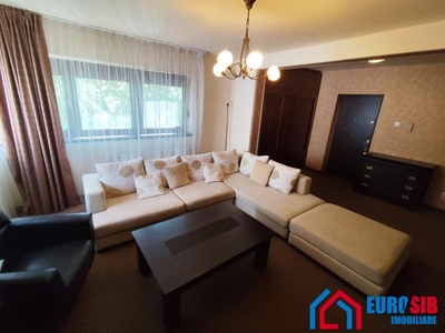 Apartament cu 3 camere decomandat zona Parcul Sub Arini