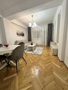 Apartament renovat cu 3 camere - ZONA CENTRALA