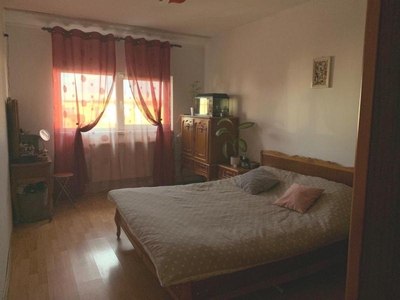 Apartament situat in zona KM 4-5, mansarda,