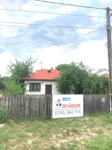 Casa cu 2.518 mp teren intravilan la drumul european, Sascut, jud. Bacau