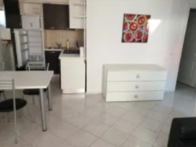 De vanzare Apartament 3 camere, zona Stadion Bloc Nou. Pret vanzare: 78000 Euro.