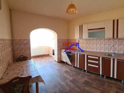 INCHIRIEZ apartament 4 camere spatios la vila, zona Strand