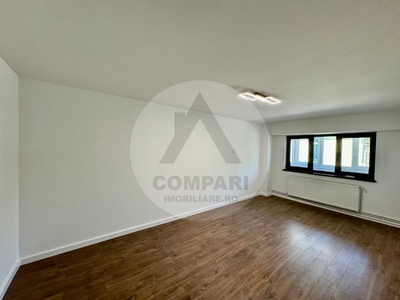 Vand apartament 3 camere Decebal