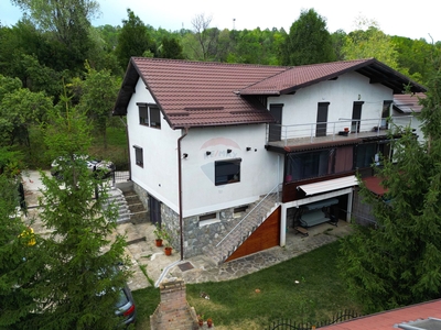 Casavila 7 camere vanzare in Prahova, Comarnic, Ghiosesti