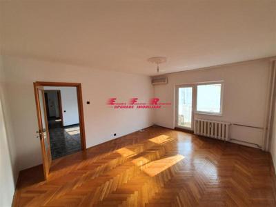 Apartament 4 camere de vanzare zona Calea Vitan