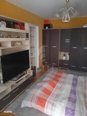 Apartament 3 camere în zona GARBAU